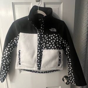 NEW without tags Girls North Face Denali-medium and large